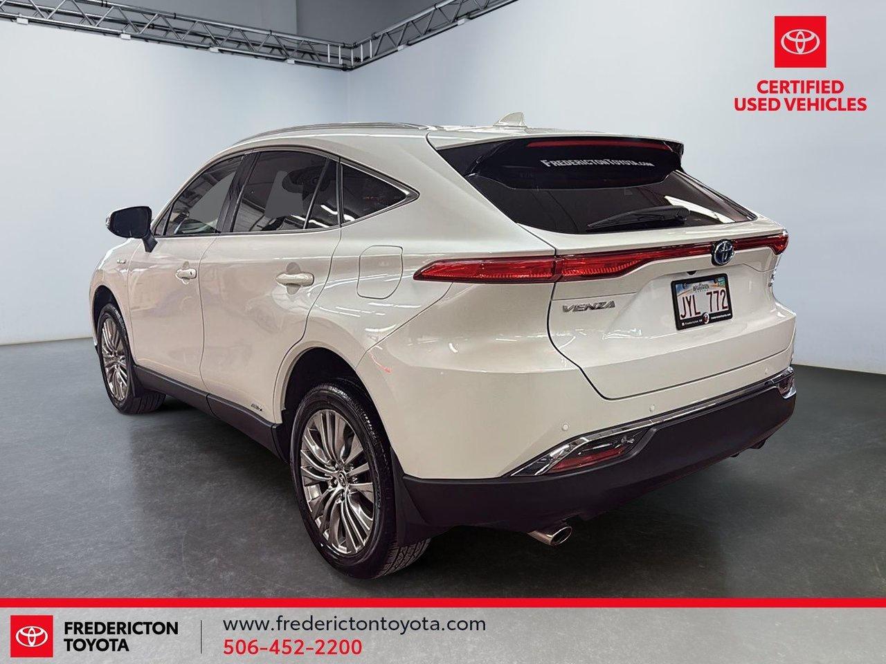 2021 Toyota Venza XLE Photo3