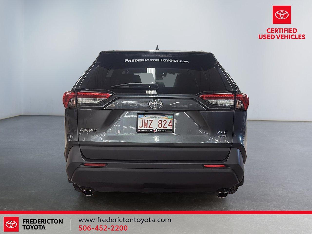 2021 Toyota RAV4 XLE Photo