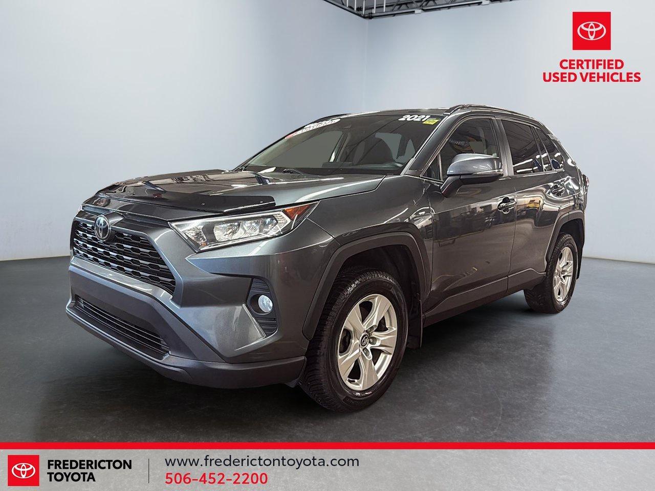 2021 Toyota RAV4 XLE Photo0