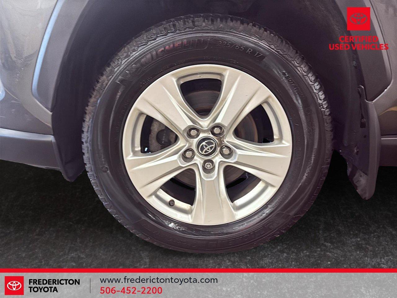 2021 Toyota RAV4 XLE Photo