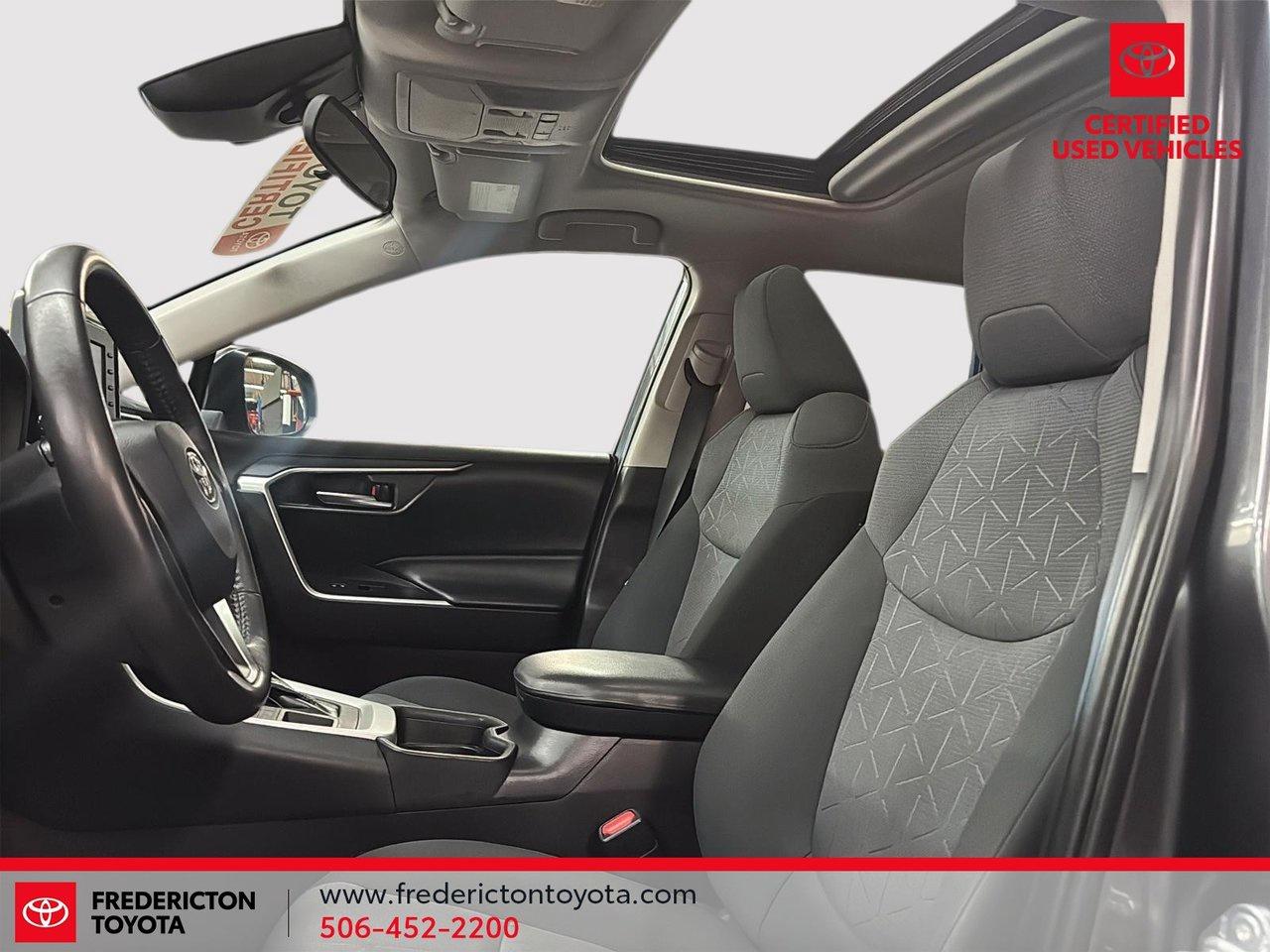 2021 Toyota RAV4 XLE Photo