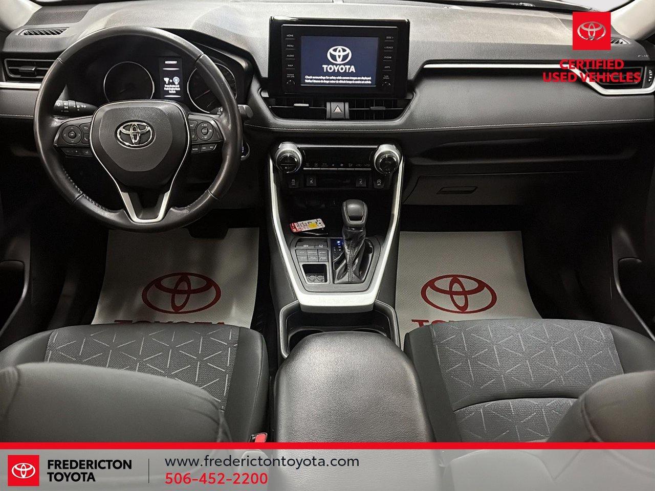 2021 Toyota RAV4 XLE Photo