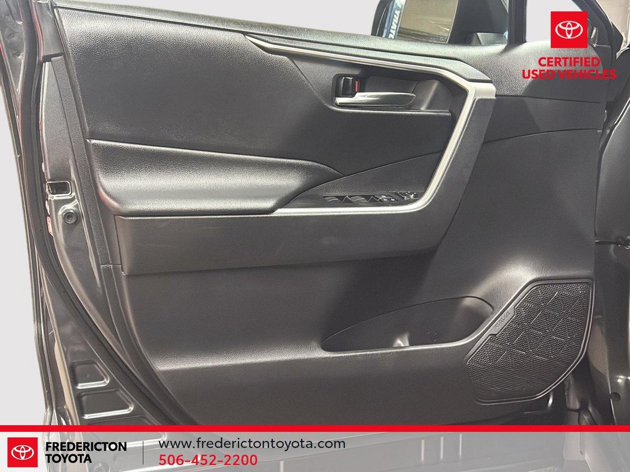 2021 Toyota RAV4 XLE Photo