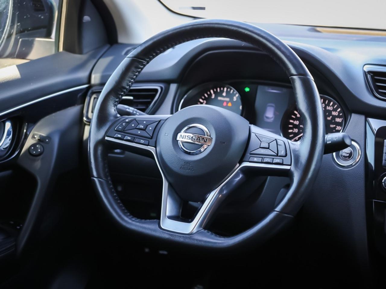 2017 Nissan Qashqai SL  - Sunroof -  Navigation - $174 B/W Photo2