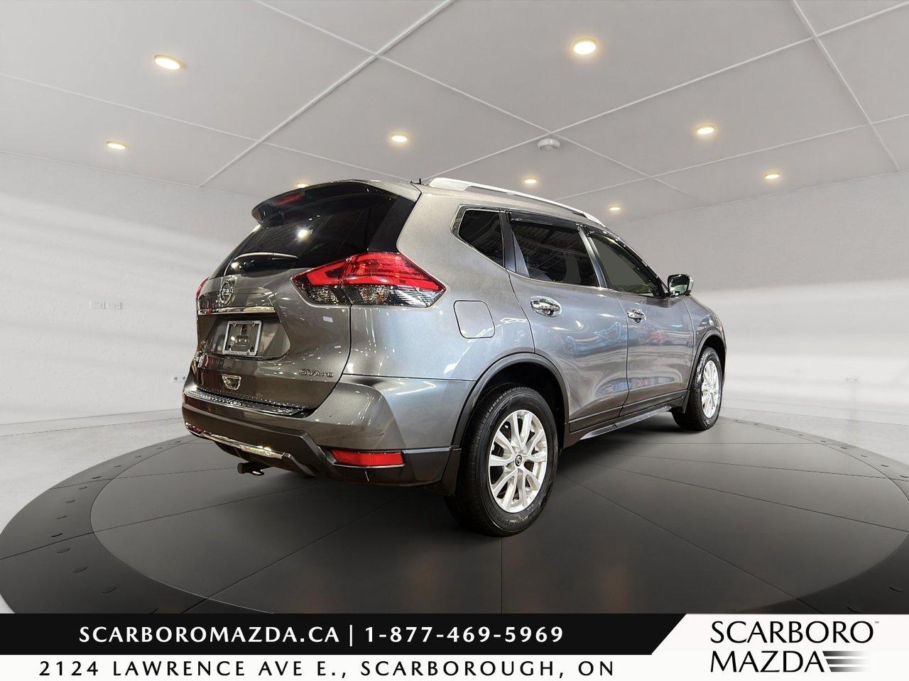 2017 Nissan Rogue SV Photo3