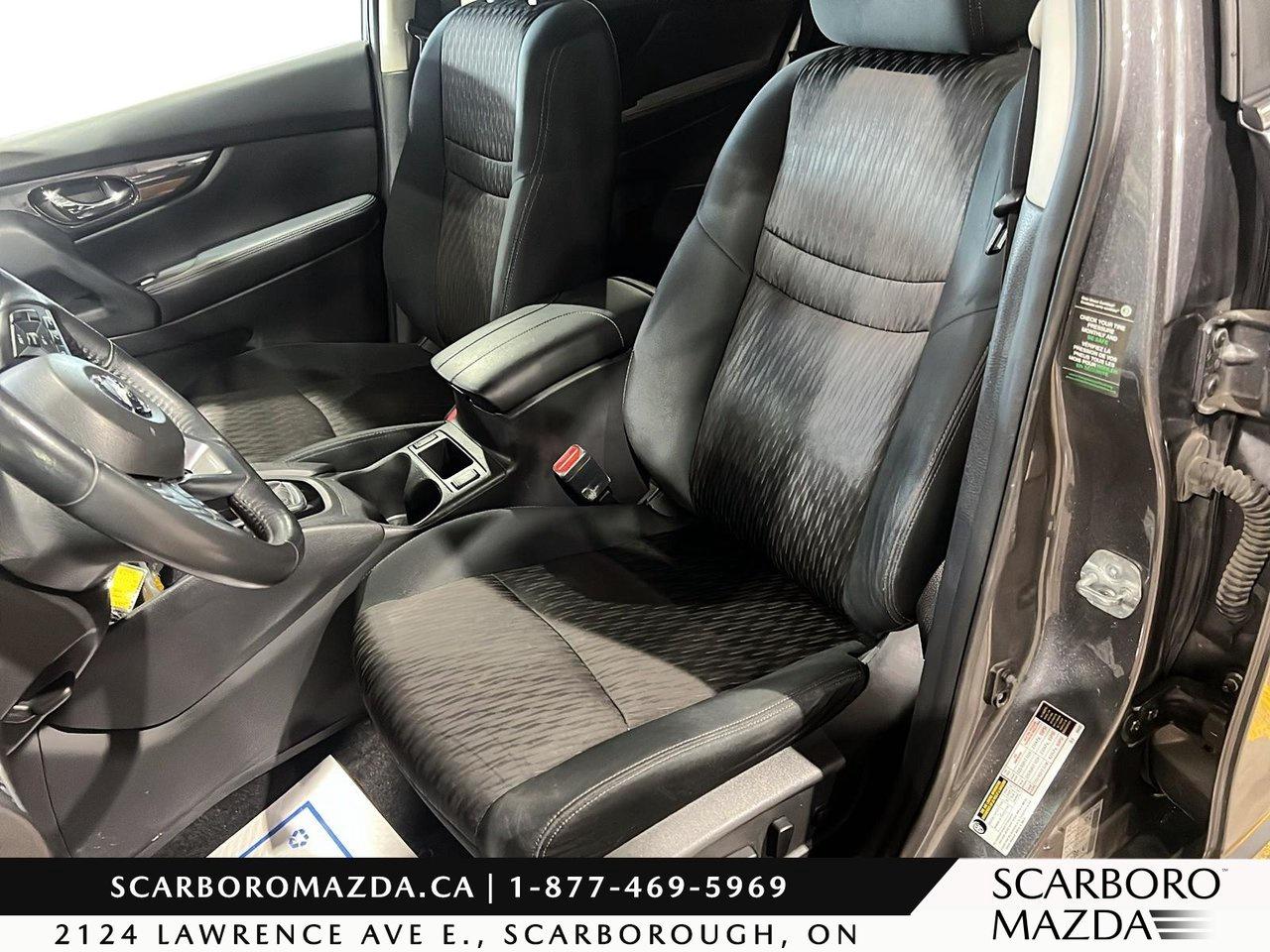 2017 Nissan Rogue SV Photo