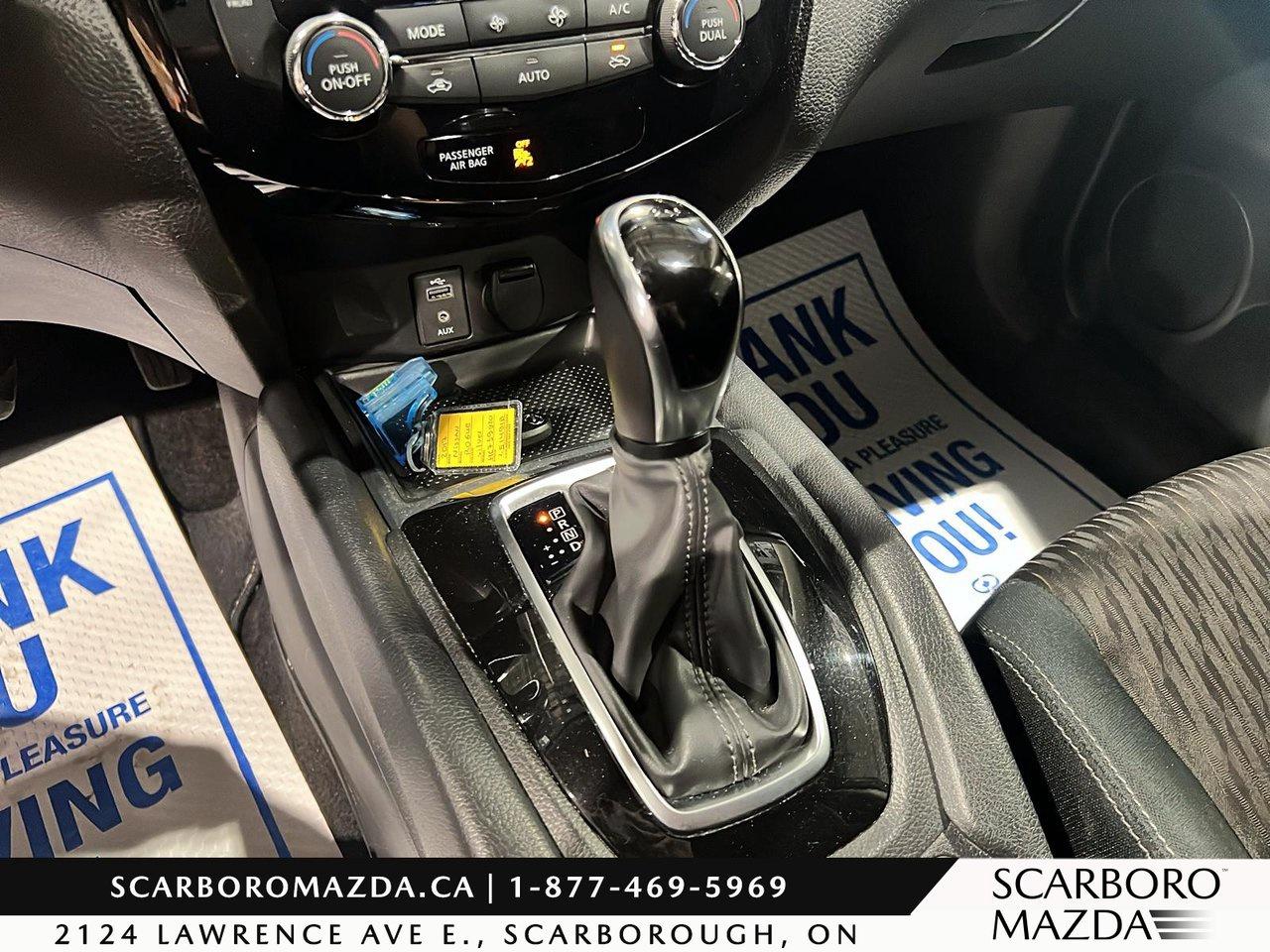 2017 Nissan Rogue SV Photo