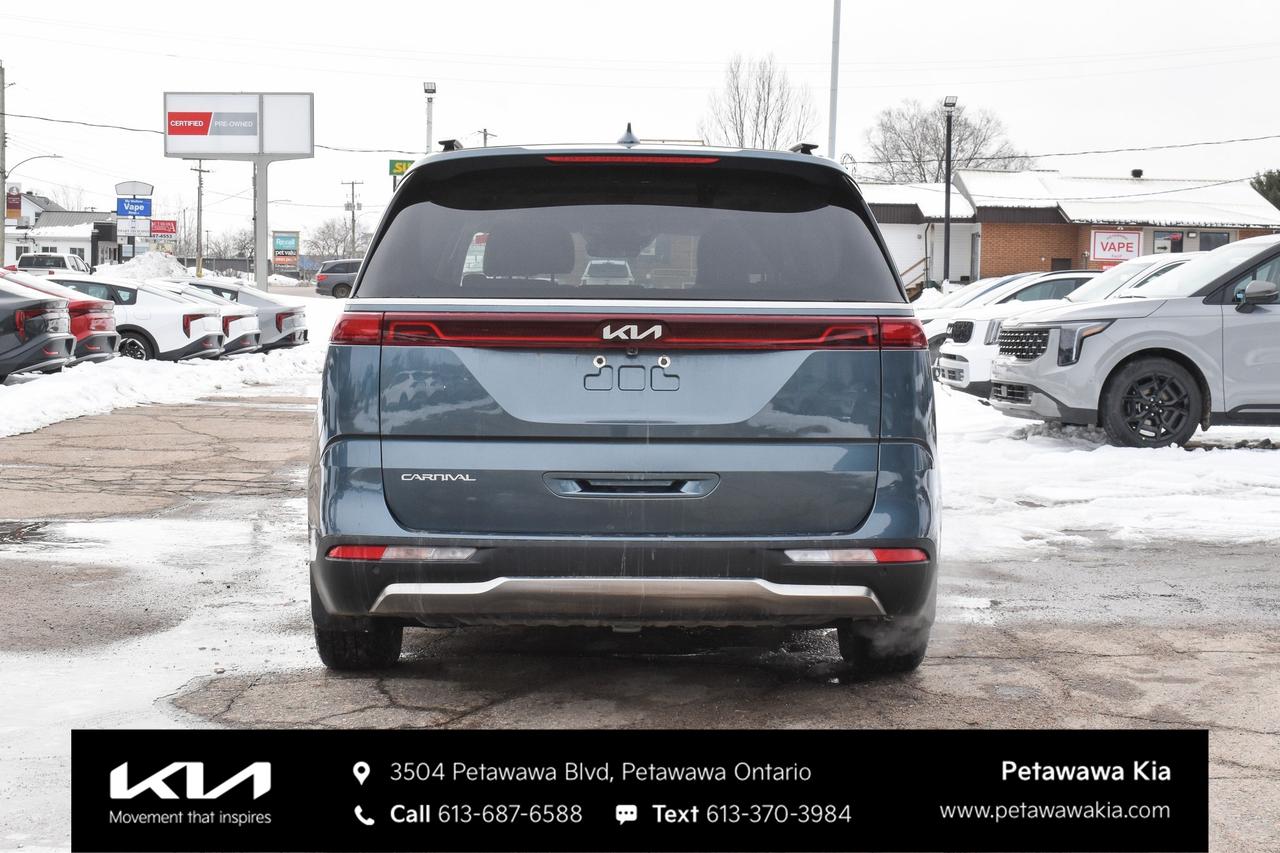 2023 Kia Carnival SX Passenger Van Photo
