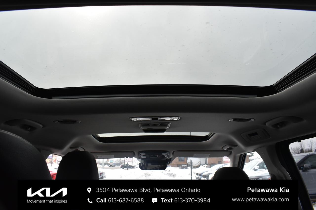 2023 Kia Carnival SX Passenger Van Photo
