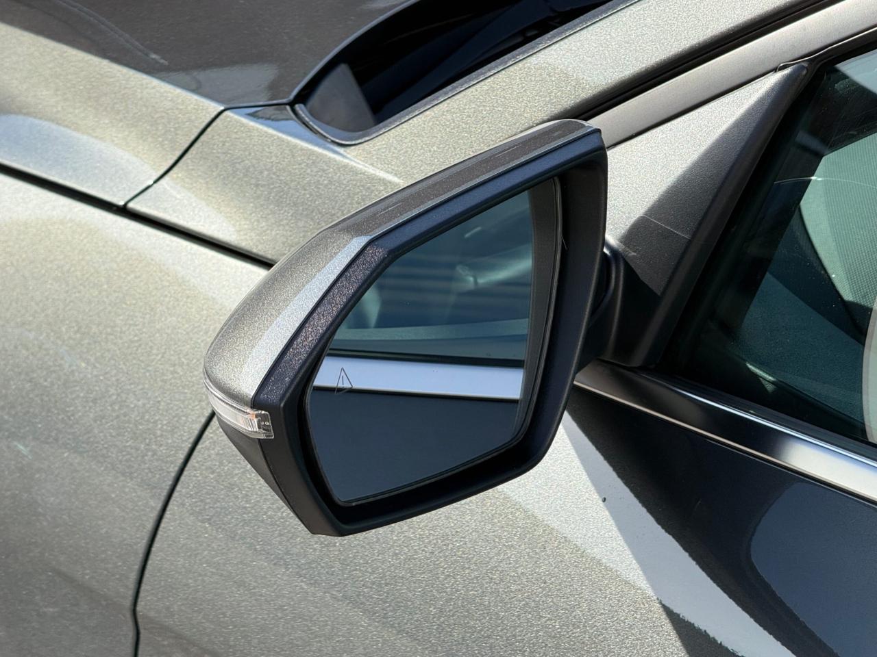 2023 Hyundai Elantra LUXURY   HYBRID   NO ACCIDENT   SUNROOF   BOSE SOU Photo