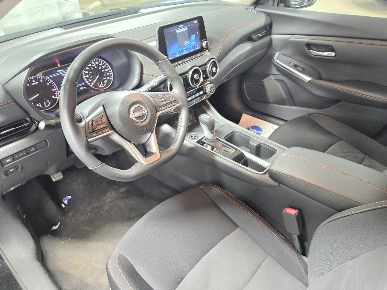 2025 Nissan Sentra SR, AUTO, APPLE CARPLAY, REMOTE START, 18" ALLOYS Photo