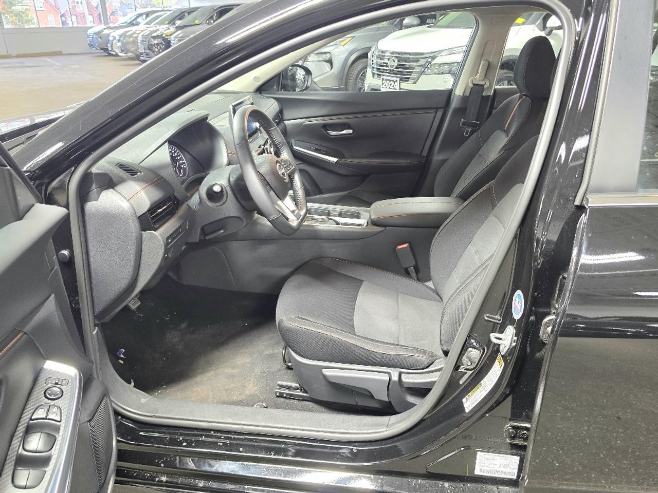 2025 Nissan Sentra SR, AUTO, APPLE CARPLAY, REMOTE START, 18" ALLOYS Photo