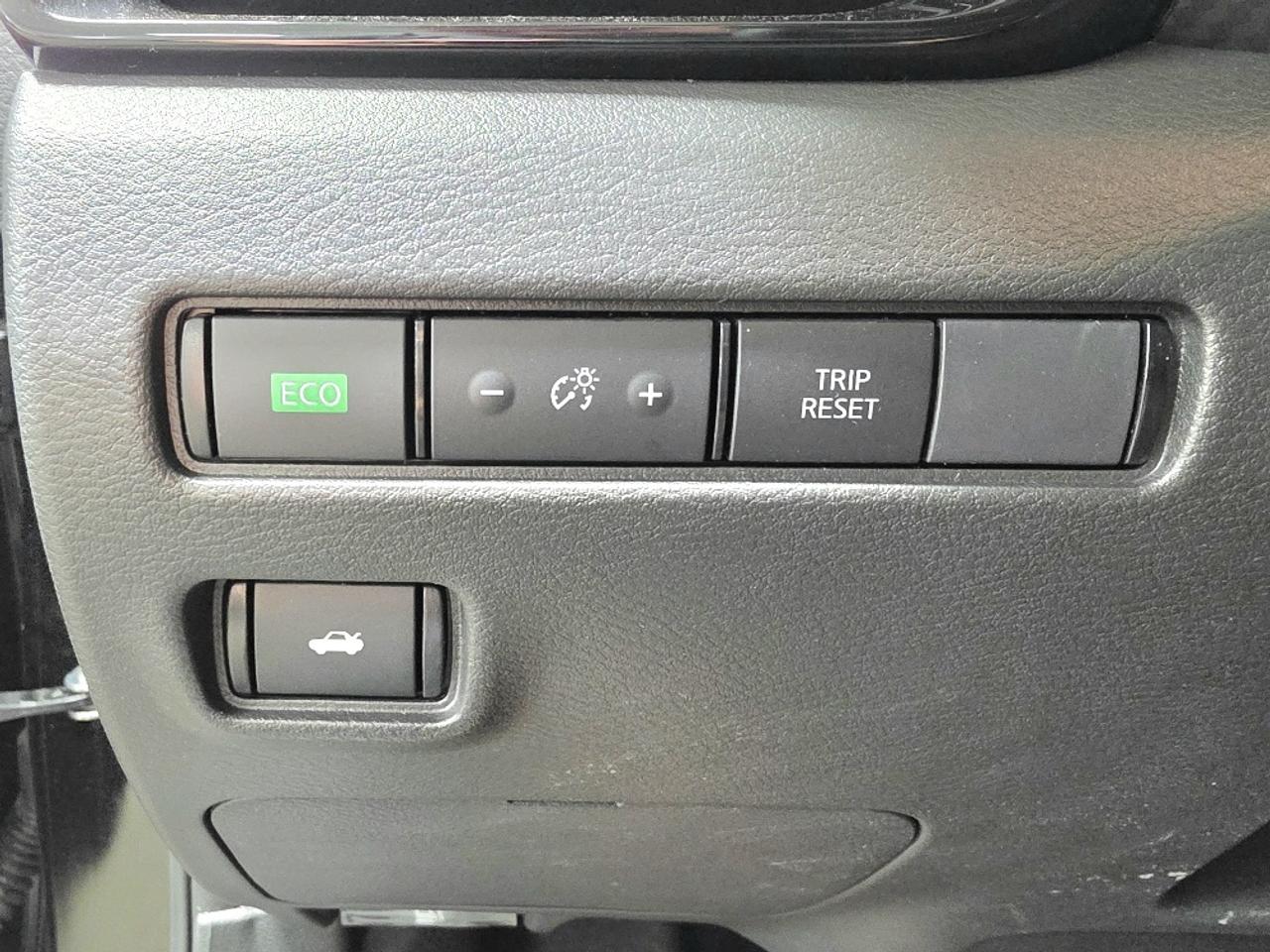 2025 Nissan Sentra SR, AUTO, APPLE CARPLAY, REMOTE START, 18" ALLOYS Photo