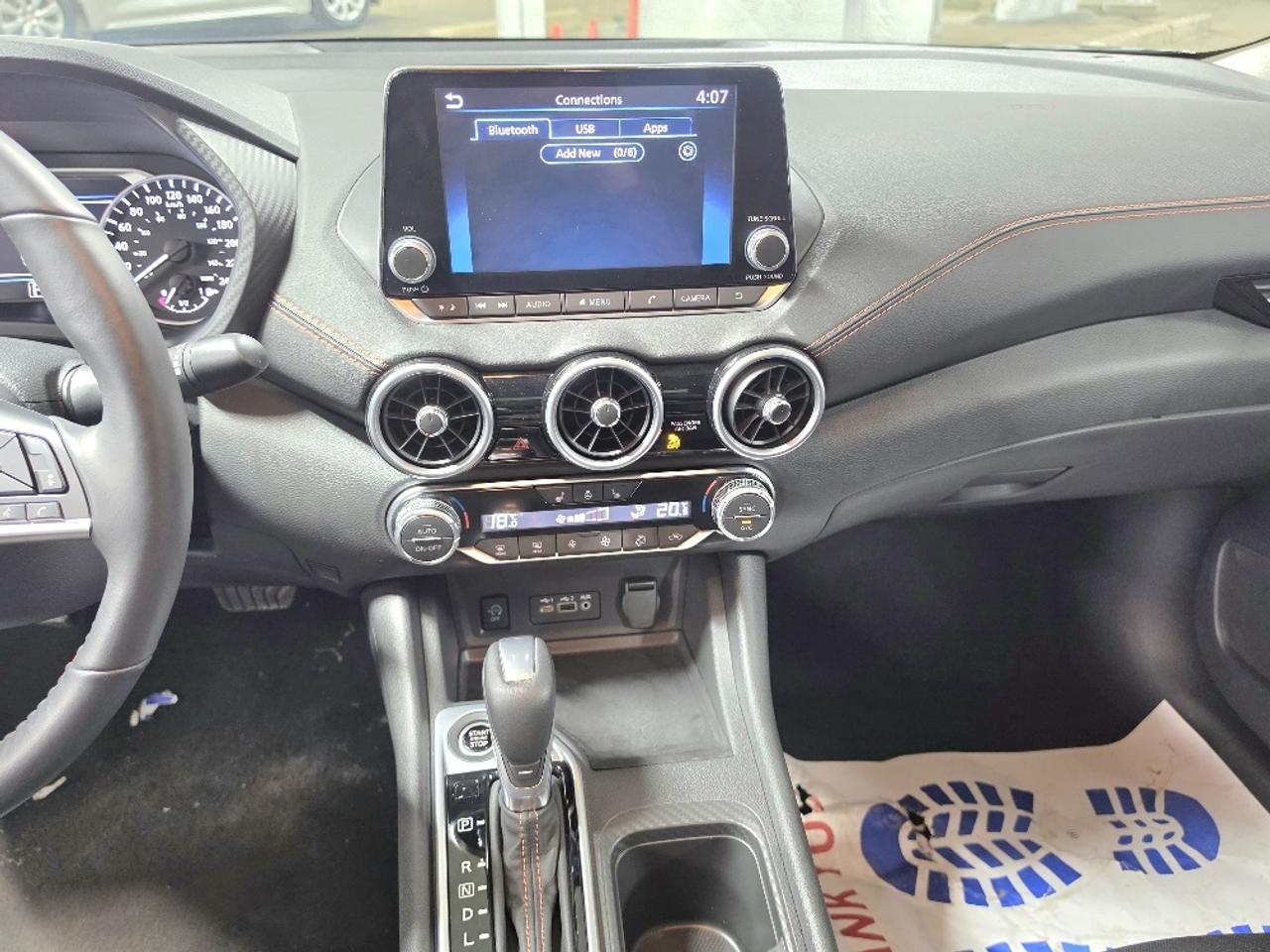2025 Nissan Sentra SR, AUTO, APPLE CARPLAY, REMOTE START, 18" ALLOYS Photo