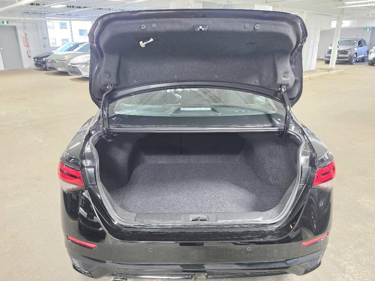 2025 Nissan Sentra SR, AUTO, APPLE CARPLAY, REMOTE START, 18" ALLOYS Photo