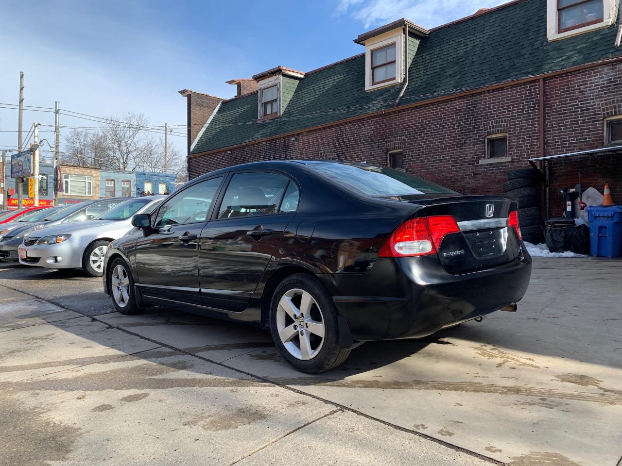 2011 Honda Civic 4dr Auto EX-L Photo