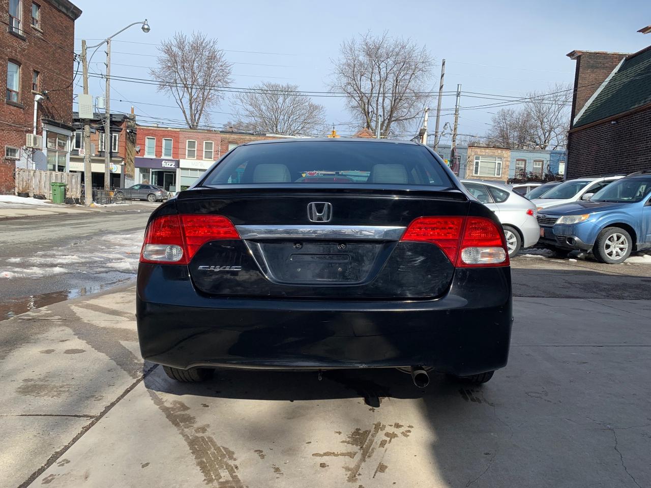 2011 Honda Civic 4dr Auto EX-L Photo