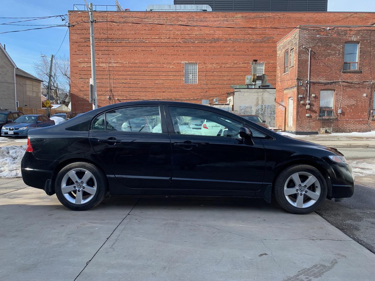 2011 Honda Civic 4dr Auto EX-L Photo