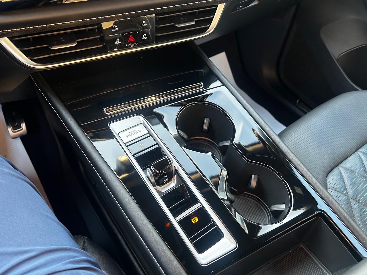 2024 Volkswagen Atlas Cross Sport 2.0 TSI Execline 4dr All-Wheel Drive 4MOTION Photo