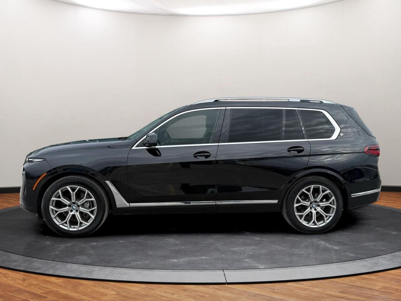 2023 BMW X7 xDrive40i Photo2