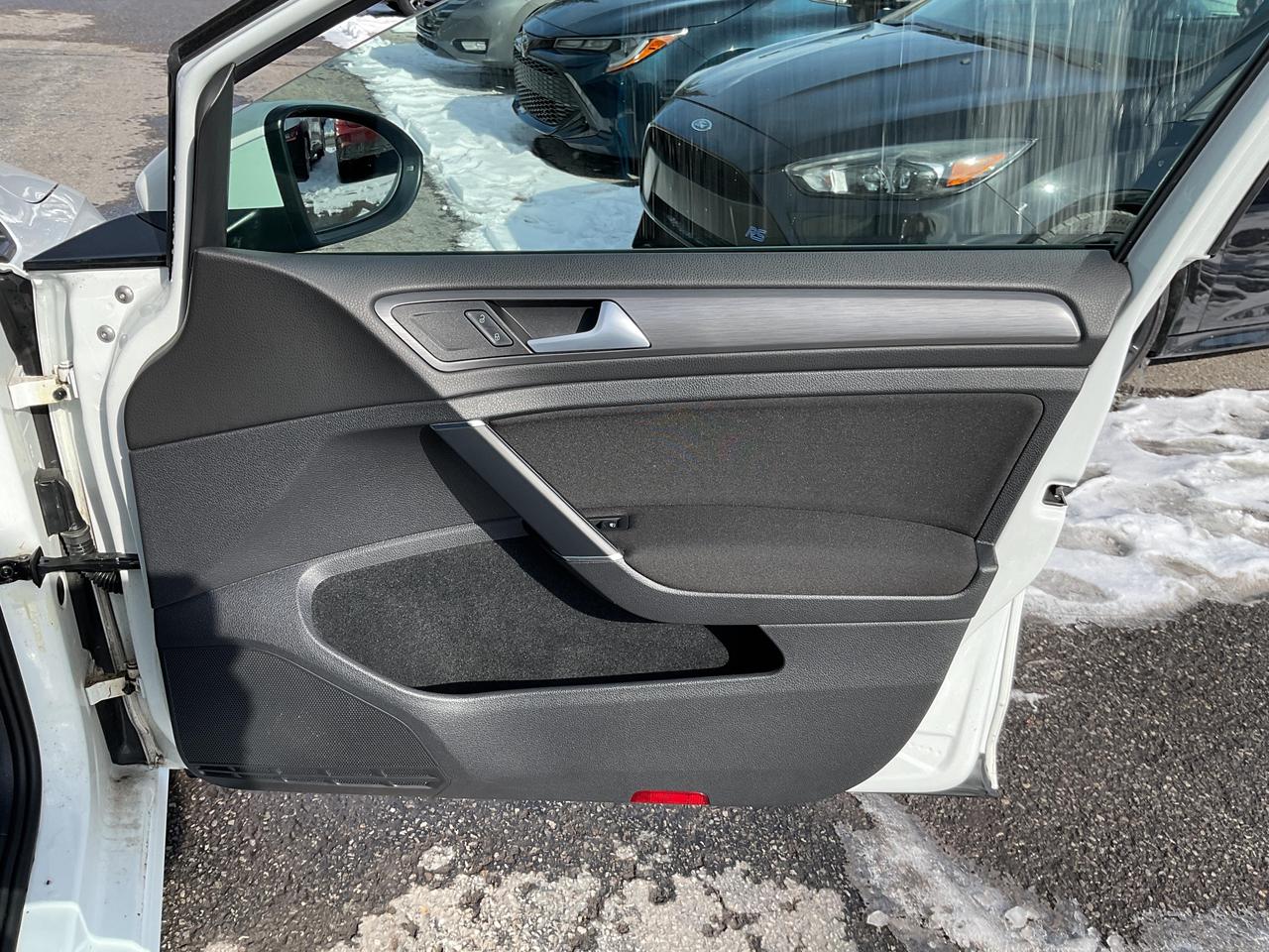 2018 Volkswagen Golf  Photo