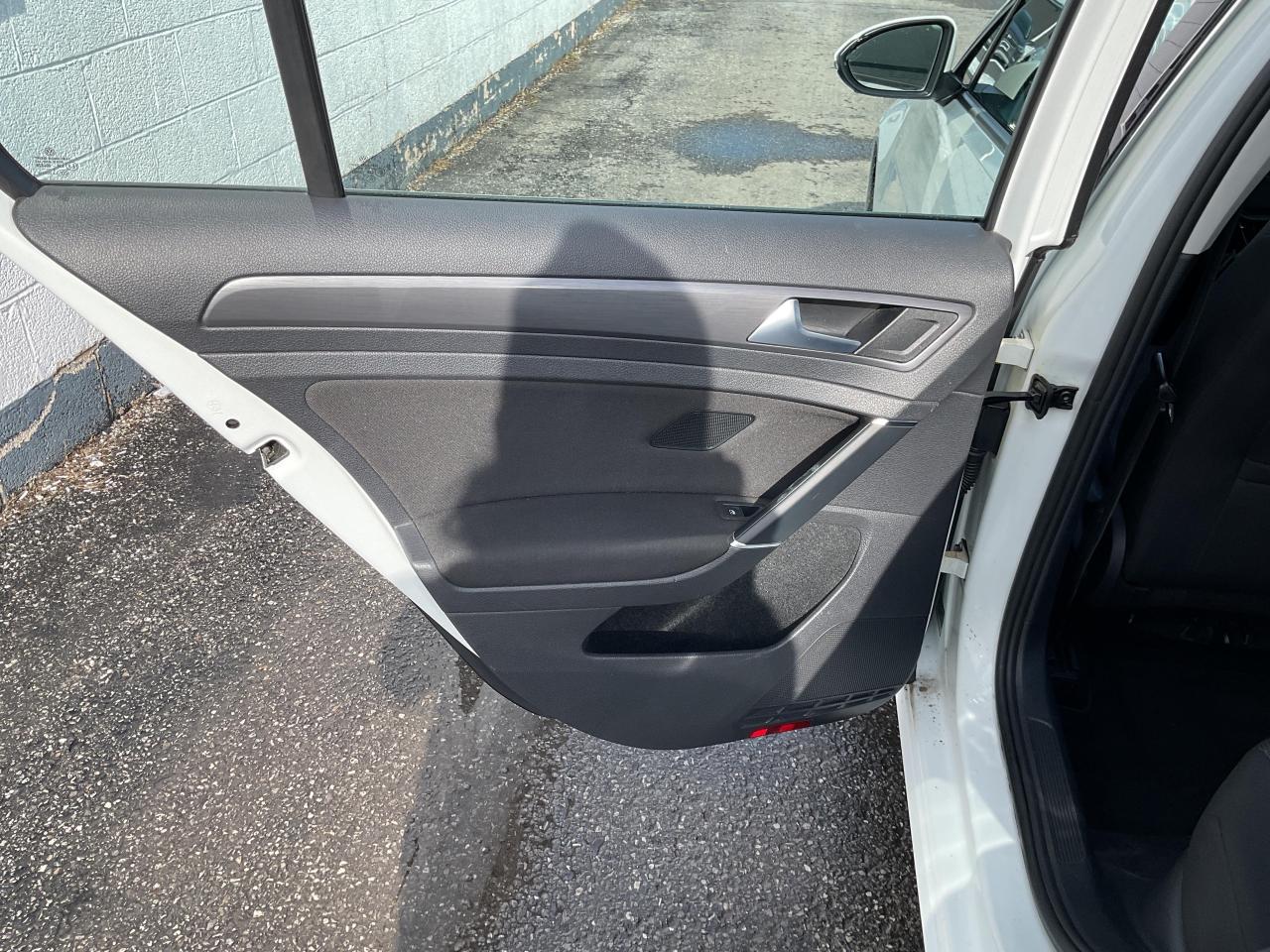 2018 Volkswagen Golf  Photo