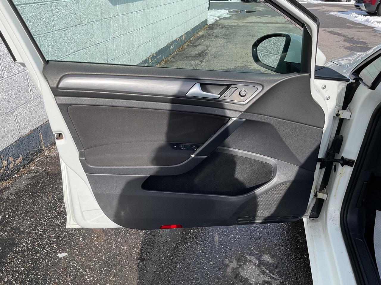 2018 Volkswagen Golf  Photo