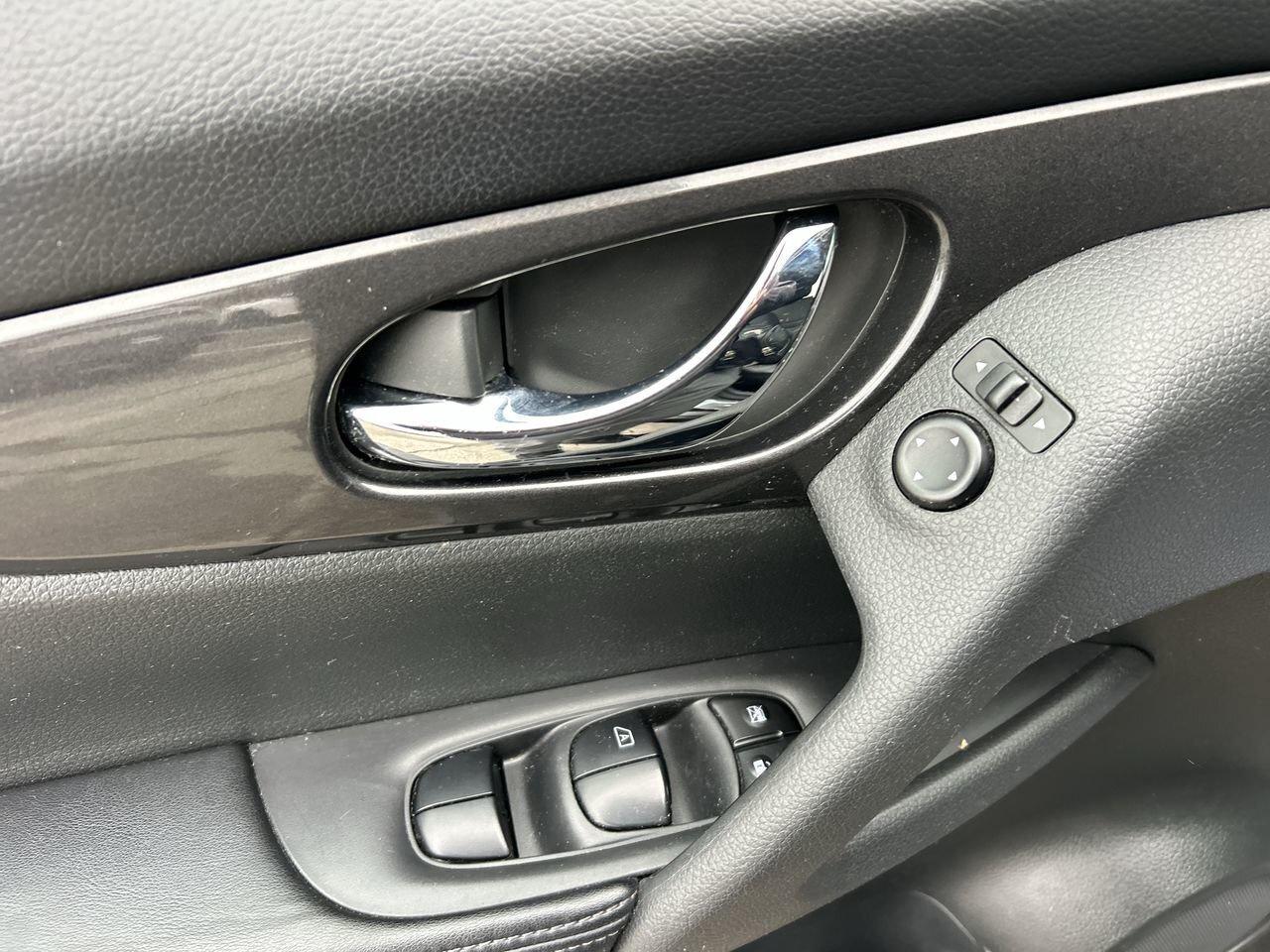 2017 Nissan Qashqai SV FWD CVT   Reliable & Efficient SUV NO ACCIDENT Photo