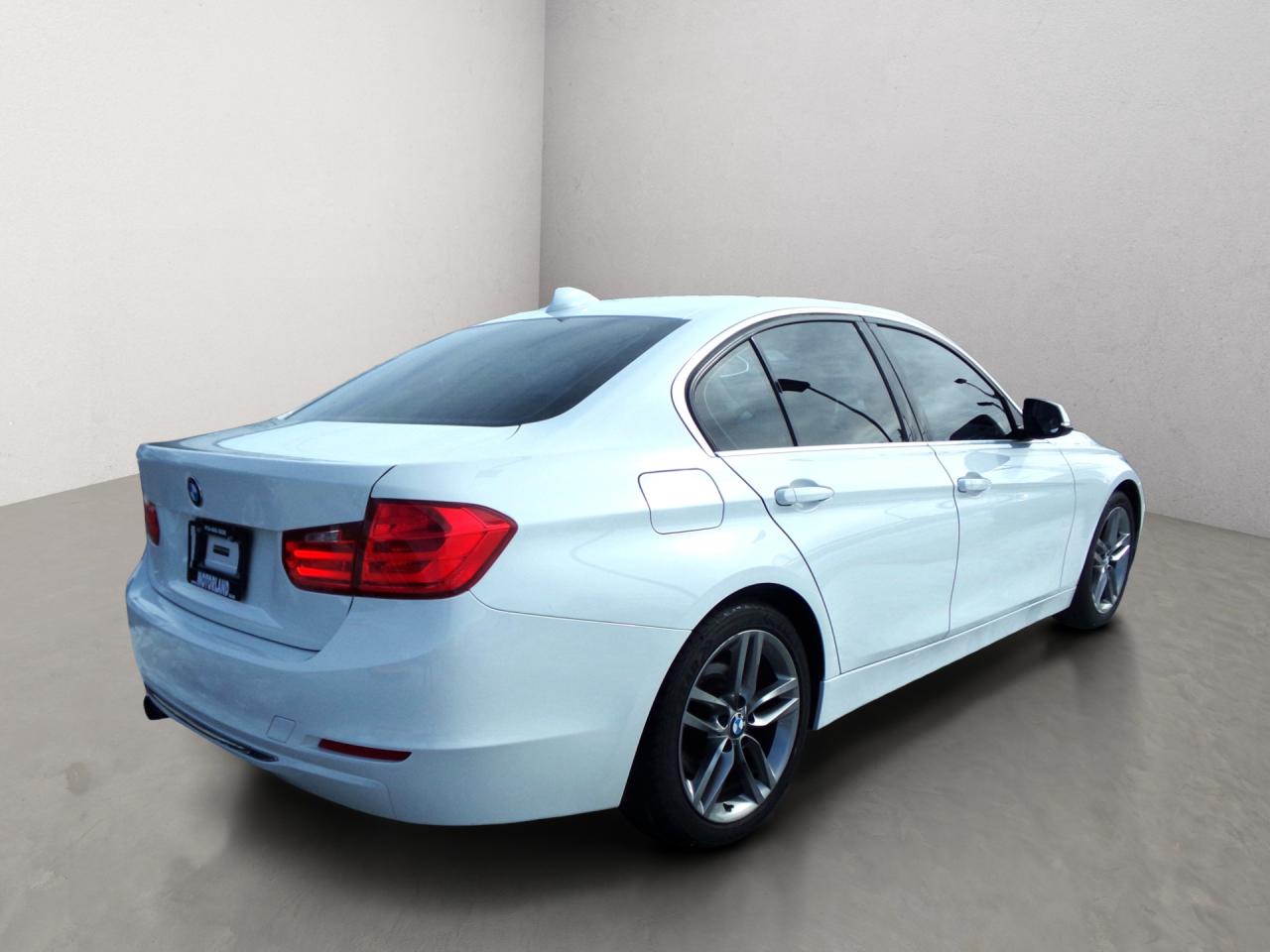 2015 BMW 3 Series 320i xDrive Navigation Photo