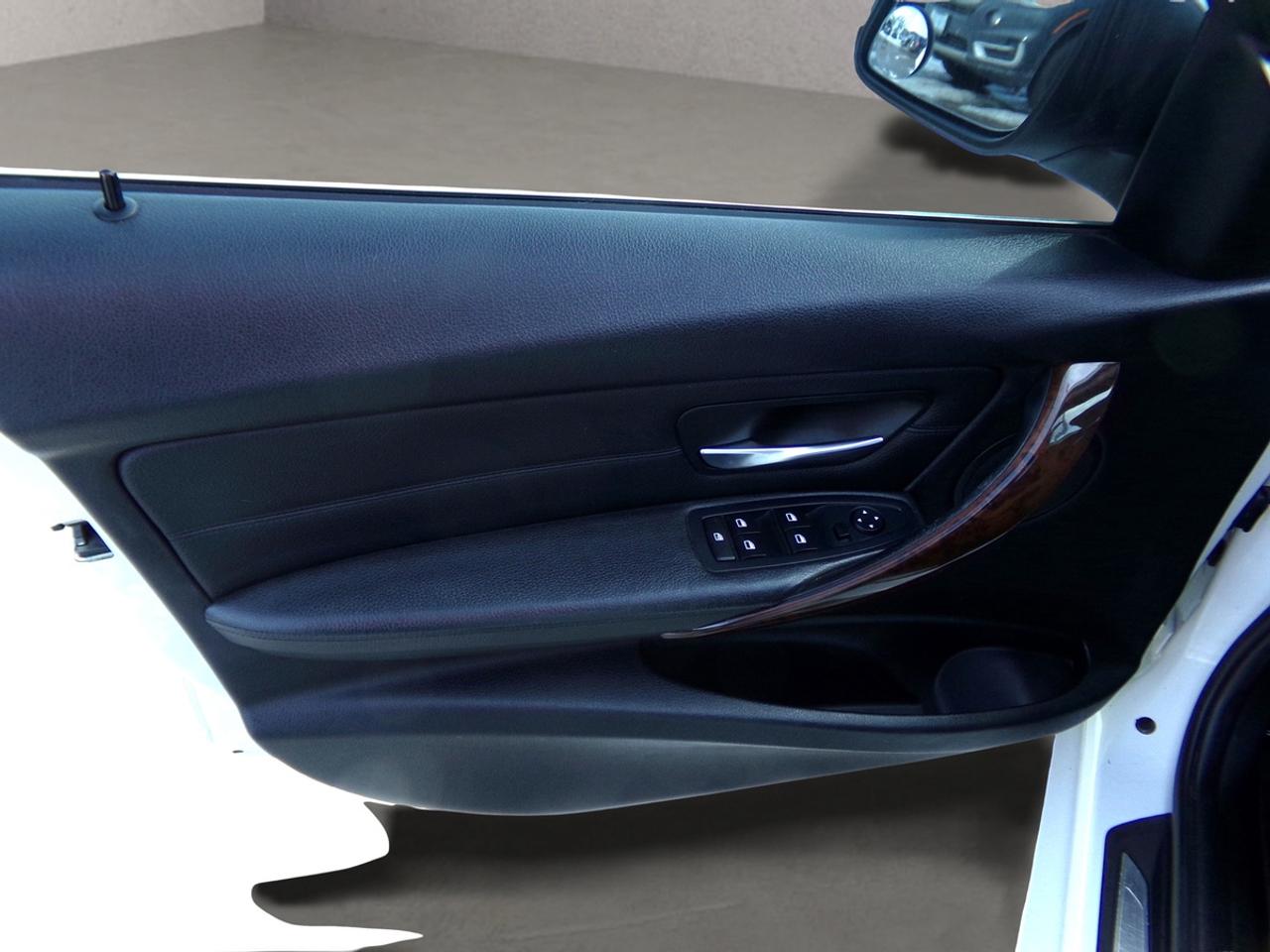 2015 BMW 3 Series 320i xDrive Navigation Photo