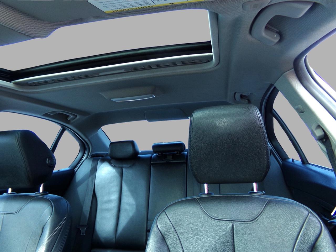 2015 BMW 3 Series 320i xDrive Navigation Photo