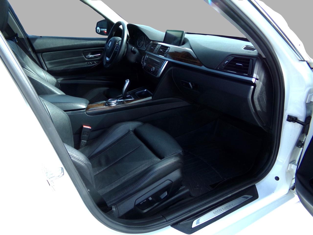 2015 BMW 3 Series 320i xDrive Navigation Photo