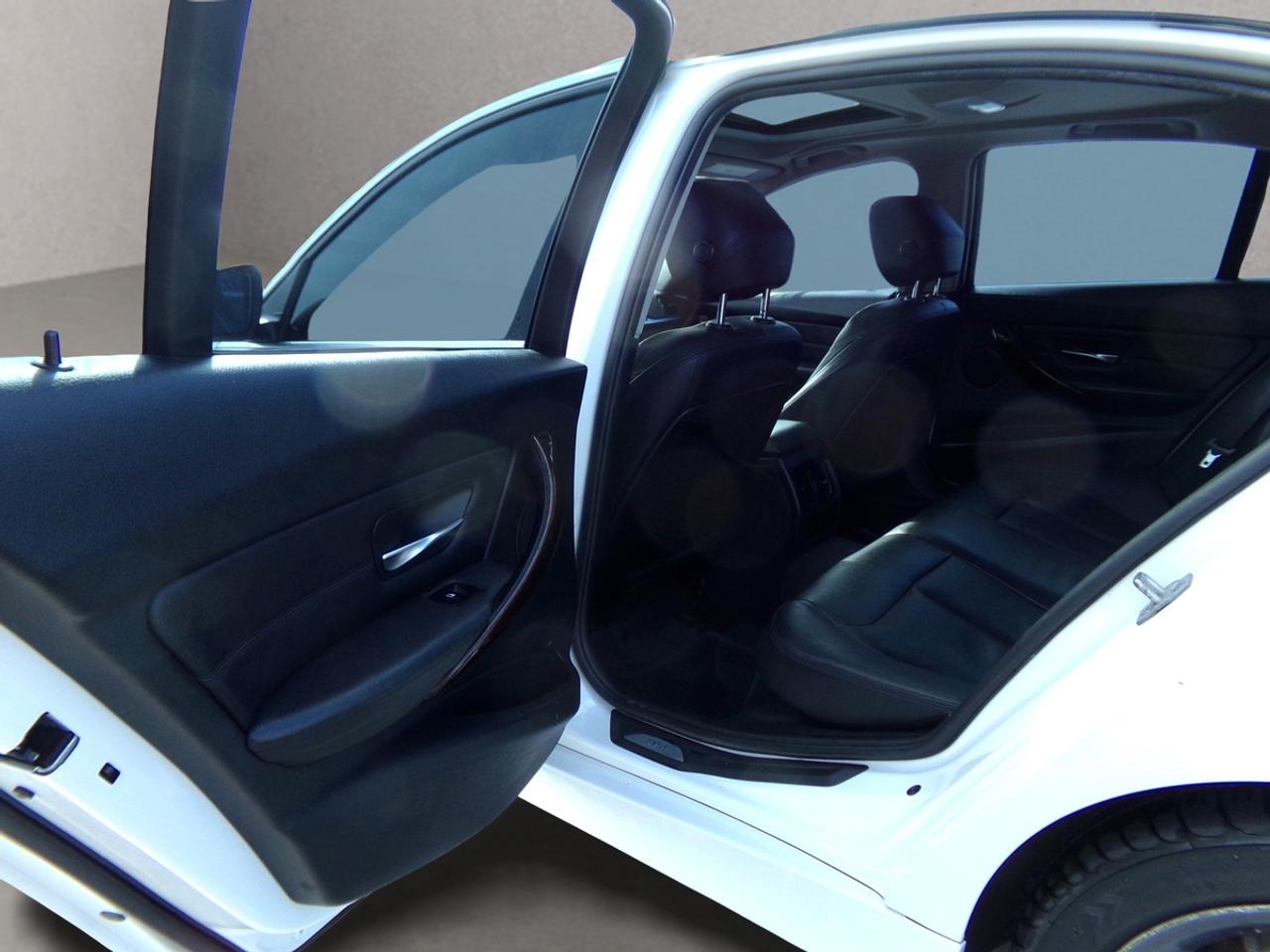 2015 BMW 3 Series 320i xDrive Navigation Photo