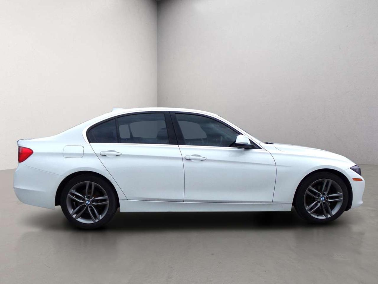 2015 BMW 3 Series 320i xDrive Navigation Photo3