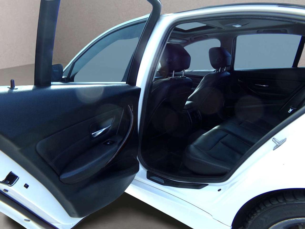 2015 BMW 3 Series 320i xDrive Navigation Photo