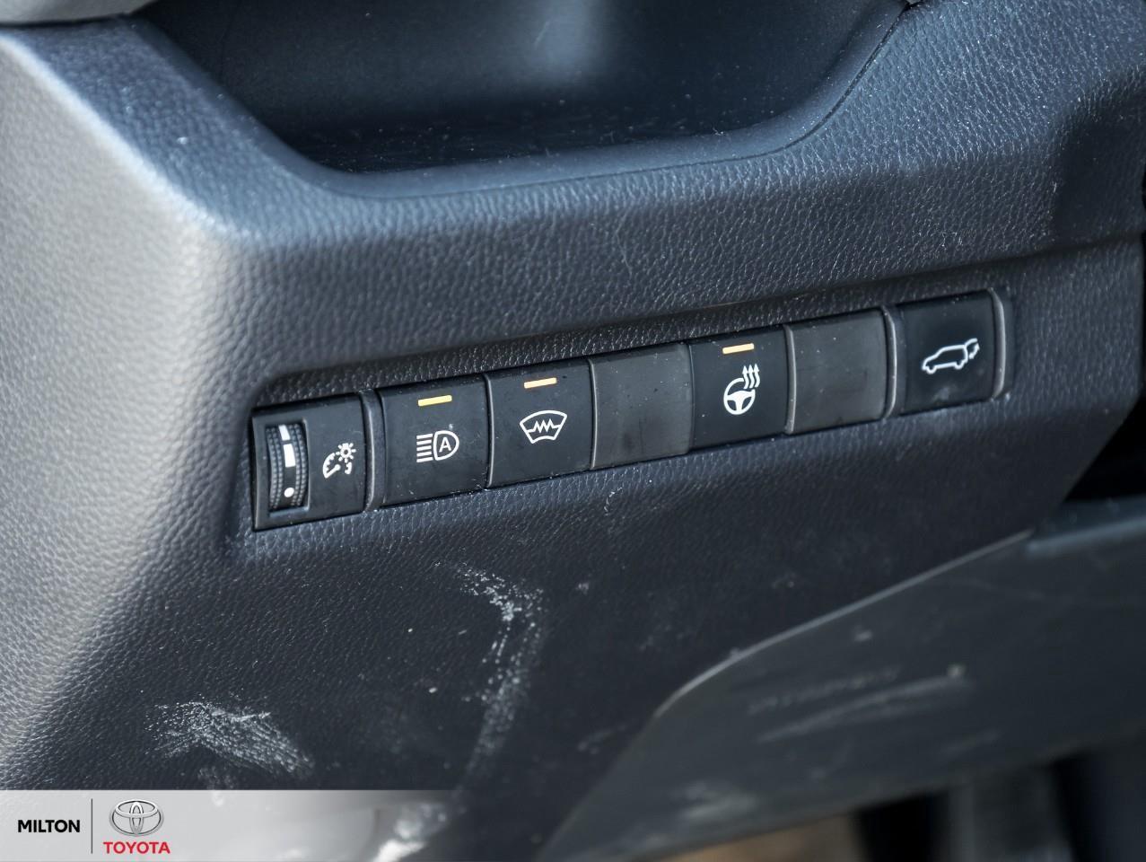 2025 Toyota RAV4 POWER SEAT SUNROOF HEATED STEERING ONE OWNER TCUV Photo