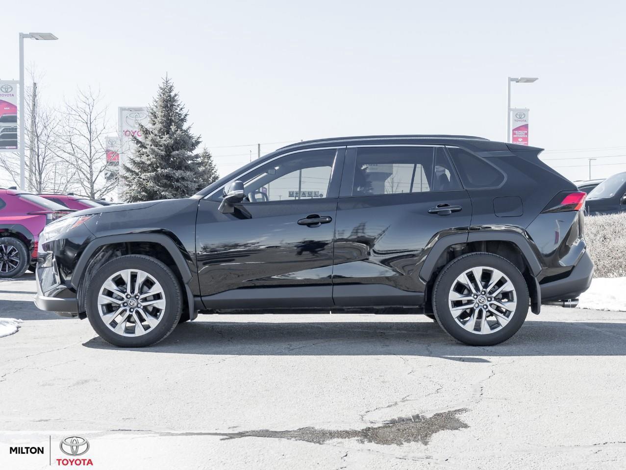 2024 Toyota RAV4 PREMIUM LEATHER SEATING SUNROOF CARPLAY ONE OWNER Photo