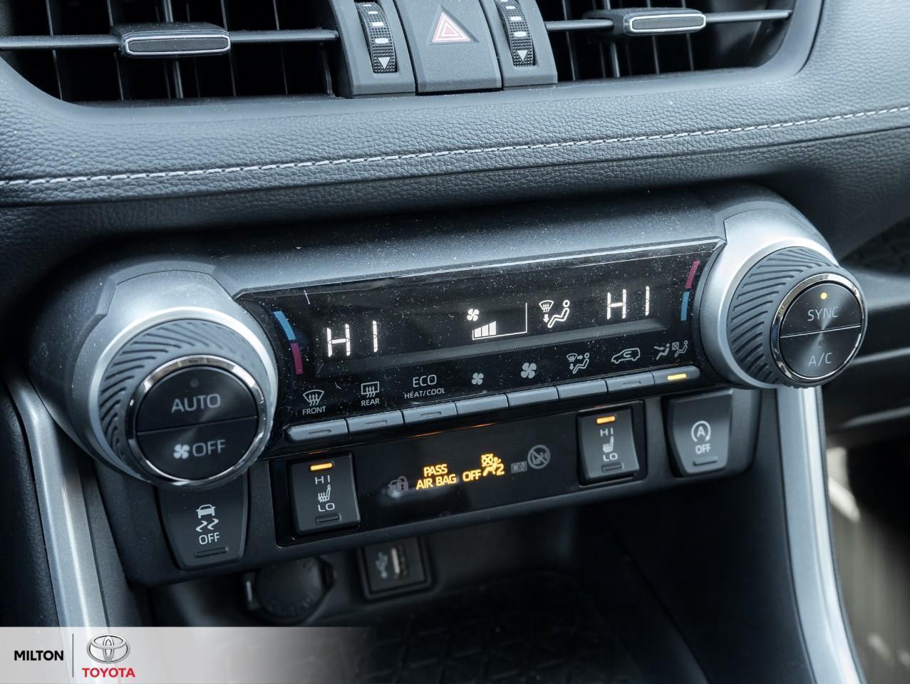 2024 Toyota RAV4 PREMIUM LEATHER SEATING SUNROOF CARPLAY ONE OWNER Photo