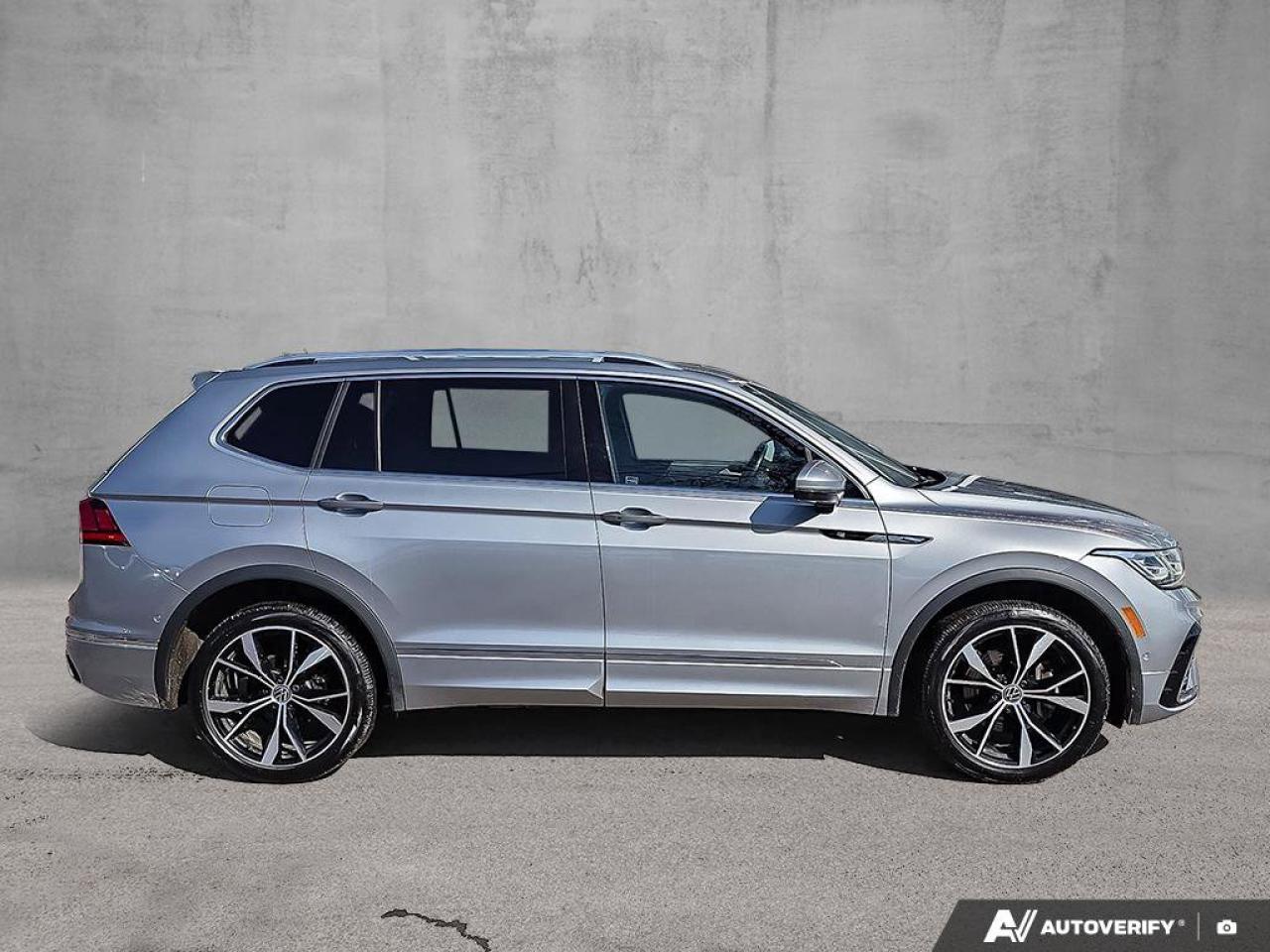 2023 Volkswagen Tiguan Highline R-Line | Fender Audio System | Wireless Apple Car Play | Photo