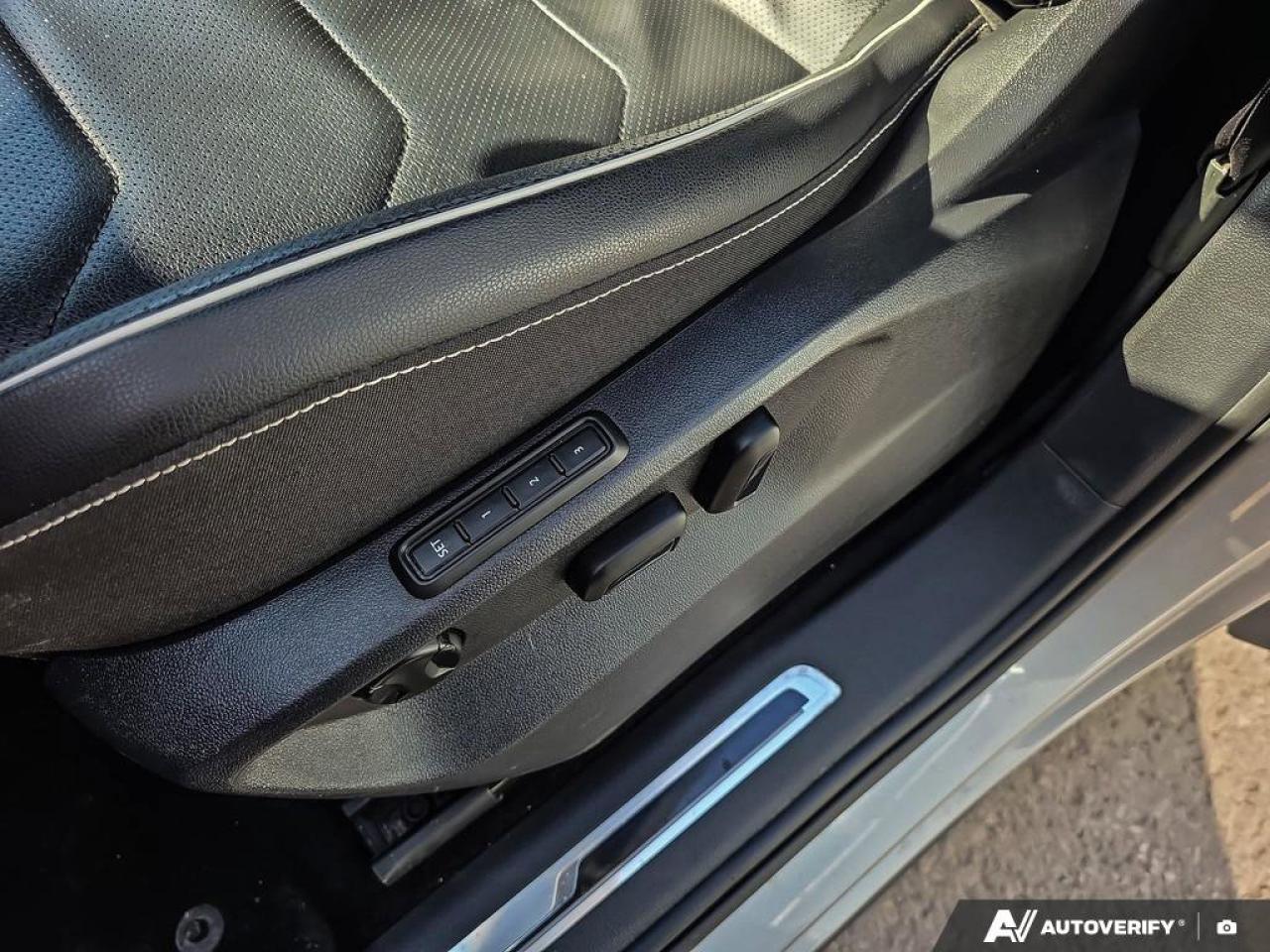 2023 Volkswagen Tiguan Highline R-Line | Fender Audio System | Wireless Apple Car Play | Photo