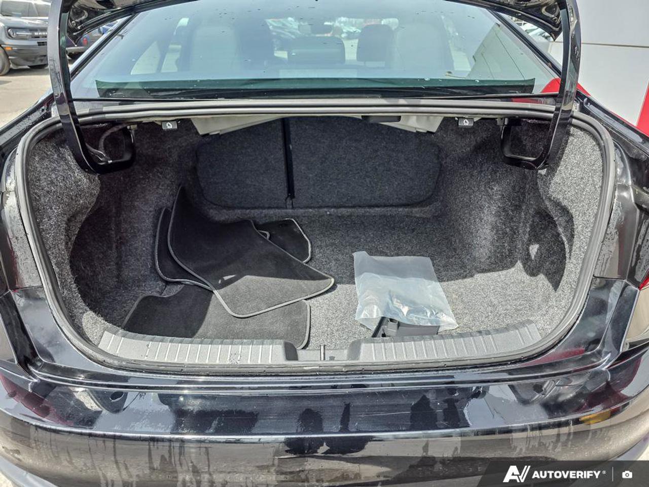 2025 Volkswagen Jetta Comfortline | Apple Car Play | Android Auto | Heated Seats | Photo