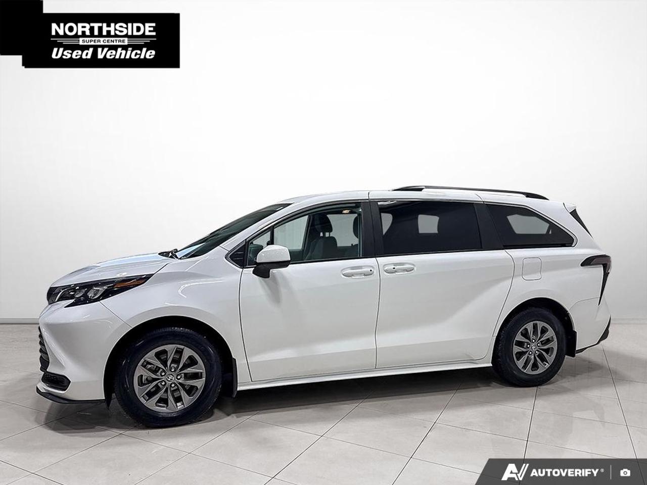 2024 Toyota Sienna LE 8-Passenger 4dr Front-Wheel Drive Passenger Van Photo