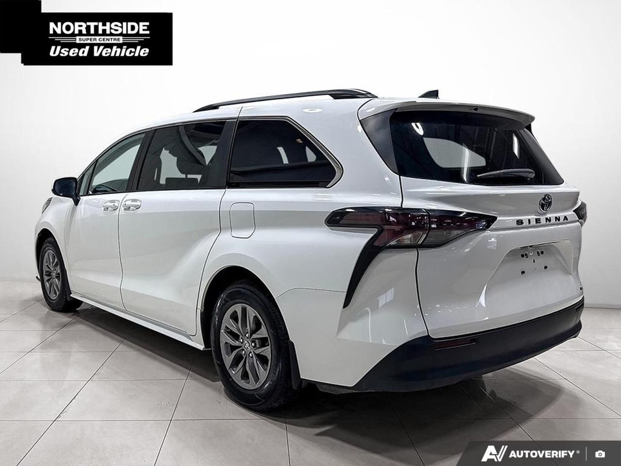 2024 Toyota Sienna LE 8-Passenger 4dr Front-Wheel Drive Passenger Van Photo4