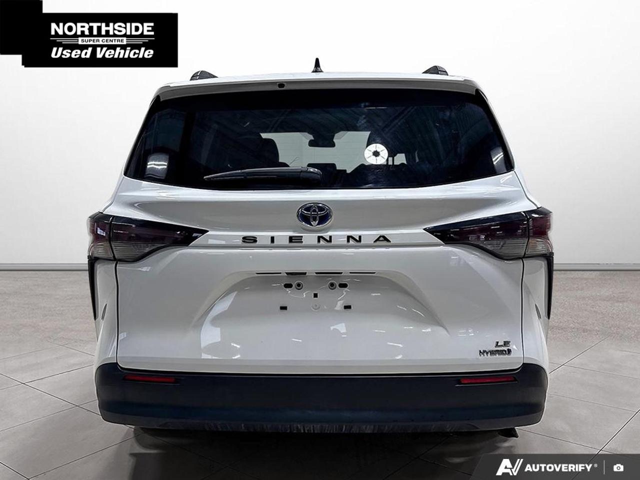 2024 Toyota Sienna LE 8-Passenger 4dr Front-Wheel Drive Passenger Van Photo