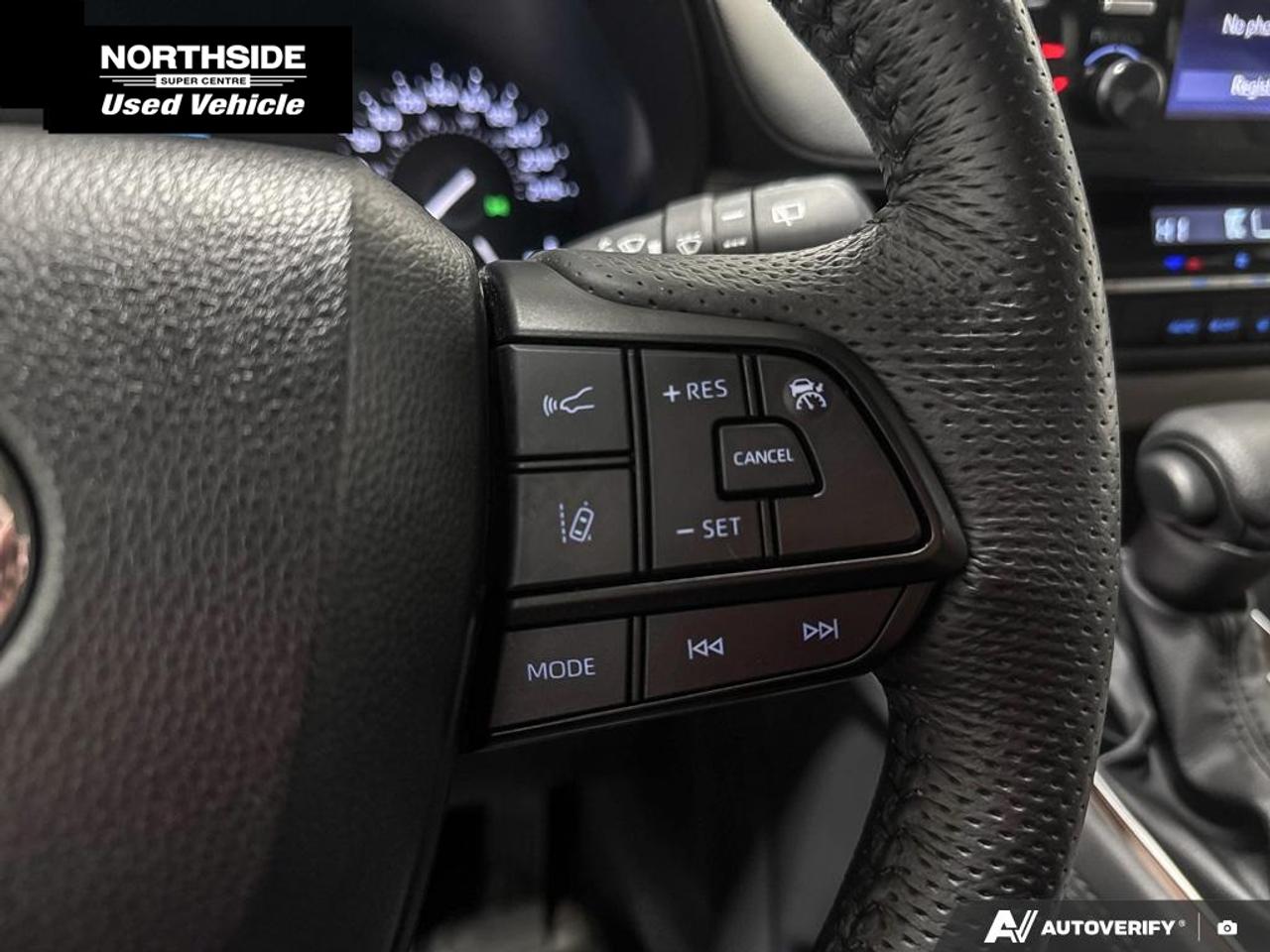 2024 Toyota Sienna LE 8-Passenger 4dr Front-Wheel Drive Passenger Van Photo