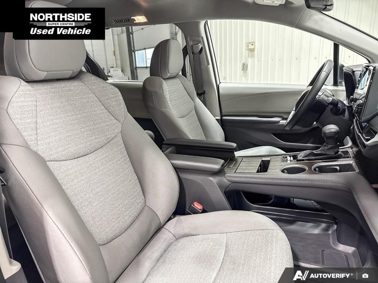 2024 Toyota Sienna LE 8-Passenger 4dr Front-Wheel Drive Passenger Van Photo