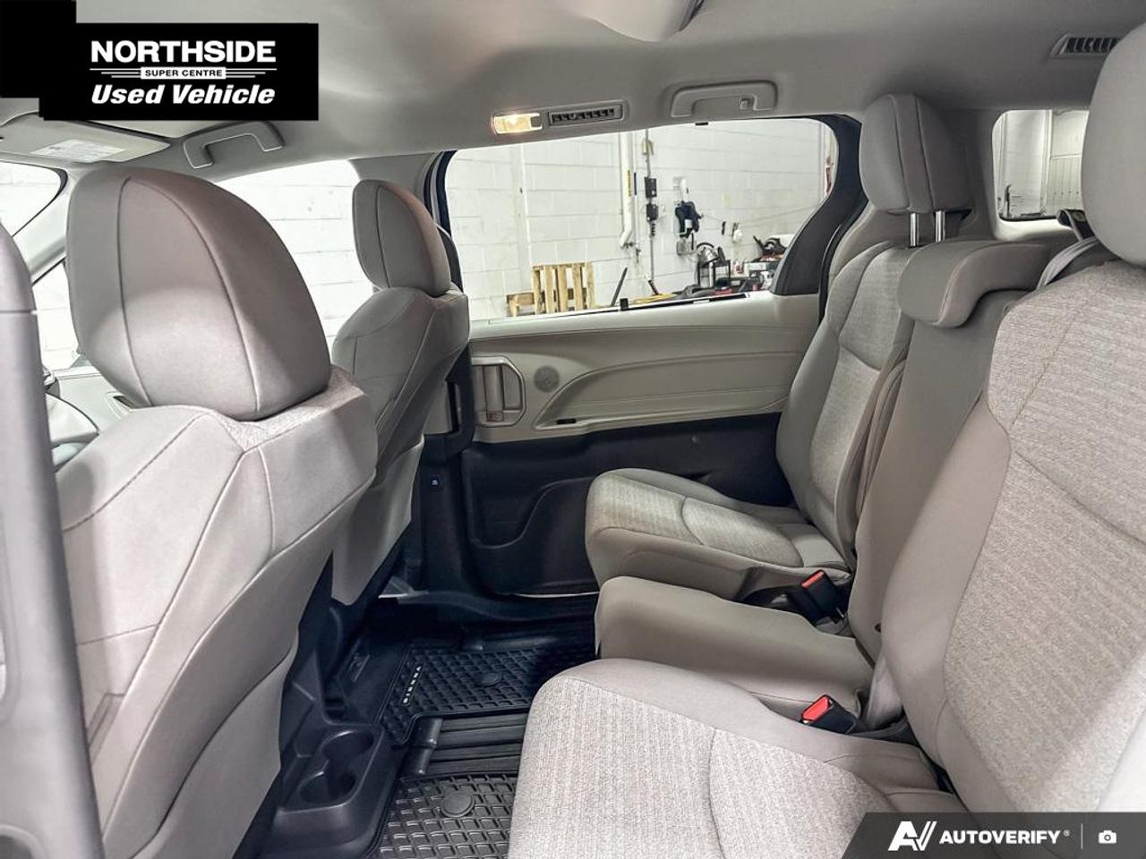 2024 Toyota Sienna LE 8-Passenger 4dr Front-Wheel Drive Passenger Van Photo
