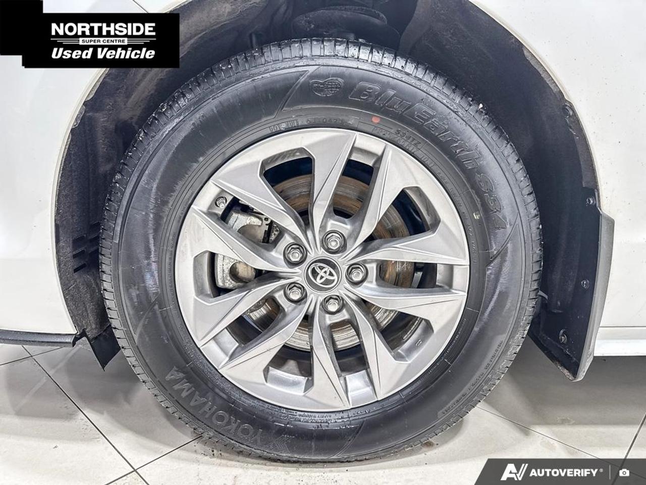 2024 Toyota Sienna LE 8-Passenger 4dr Front-Wheel Drive Passenger Van Photo