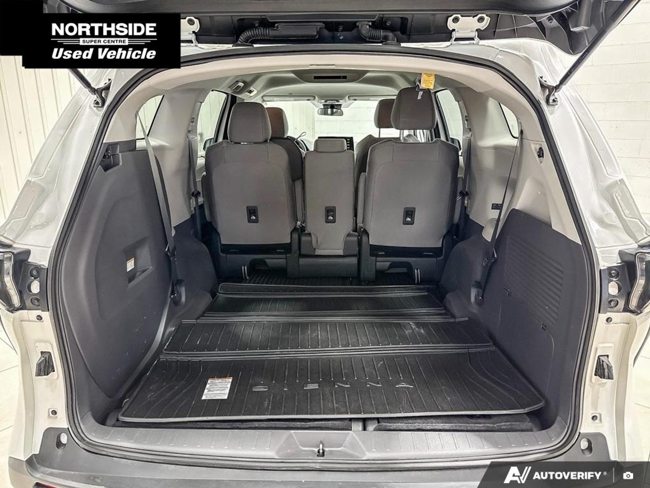 2024 Toyota Sienna LE 8-Passenger 4dr Front-Wheel Drive Passenger Van Photo