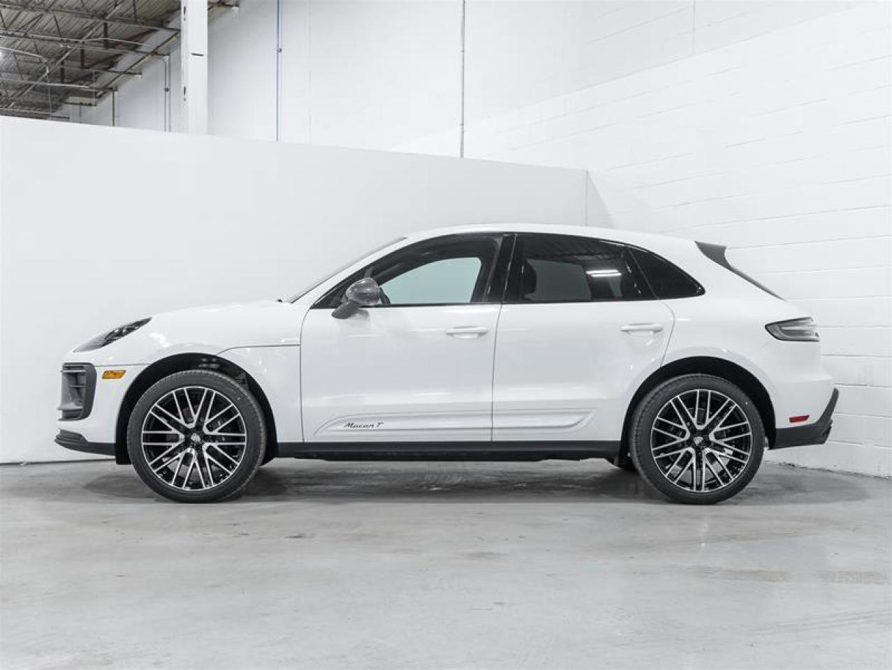 2026 Porsche Macan  Photo3